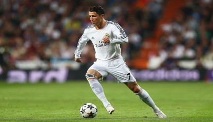 Kaiyun官方登录入口-曼城高压逼抢强势，蓝月亮稳坐榜首，曼城蓝月亮队歌绿洲乐队