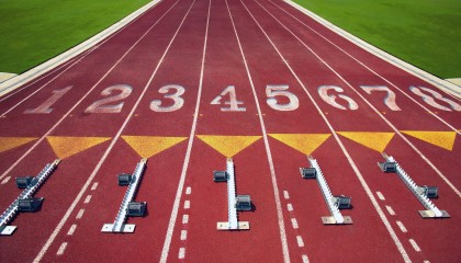 开云体育网页版-大学生田径锦标赛涌现多名潜力新星，大学生田径竞标赛