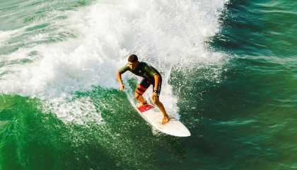 开云体育官网下载安装-柏林赫塔球员表现出色，以优异发挥赢得比赛，柏林赫塔比赛视频聚胜顽球汇