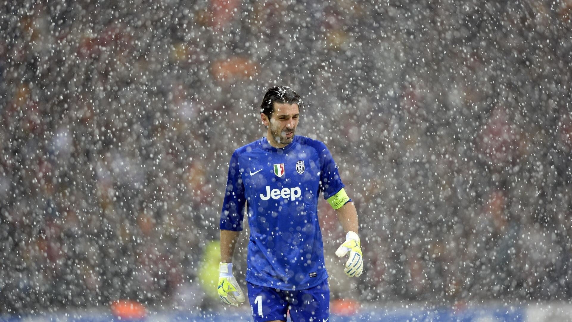 “球迷热议:支持的球队最动人瞬间”,支持球队的标语