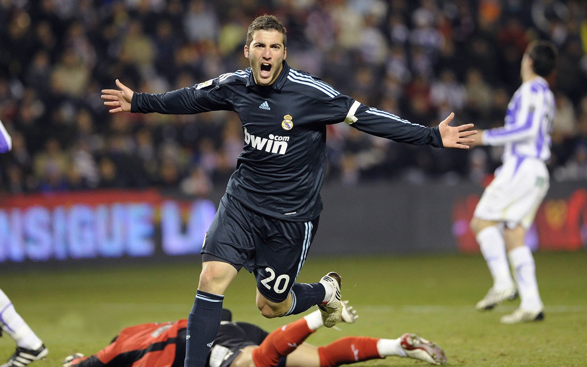 电竞产业链协同发展态势良好，电竞产业推动其他产业